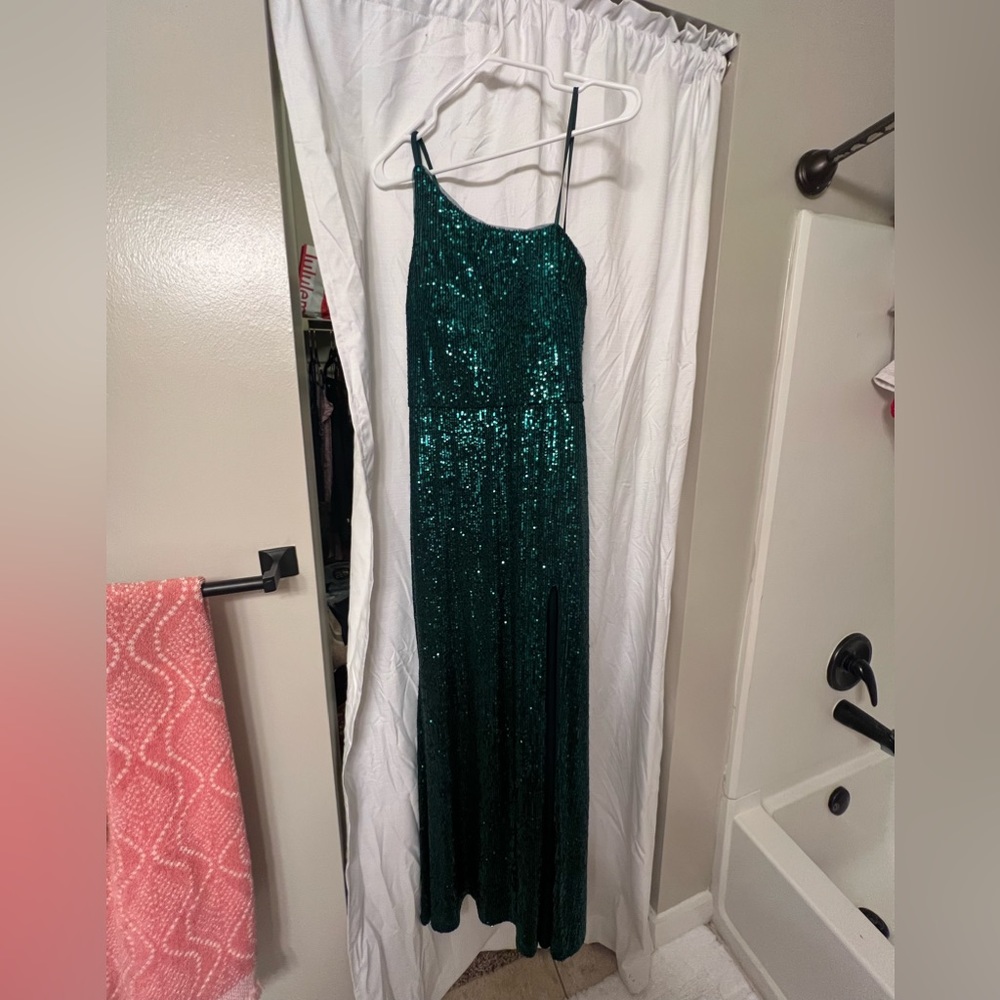 Emerald green prom dress